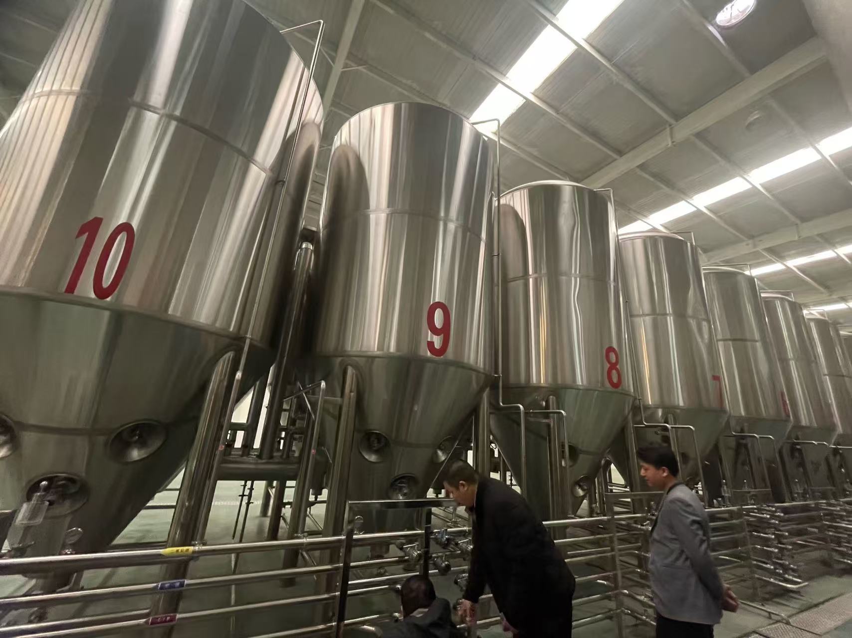 武邑精酿啤酒设备厂—平面布置、设备设计、制造、调试、培训等一条龙服务